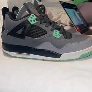 Used Jordan green glow gs 5.5y